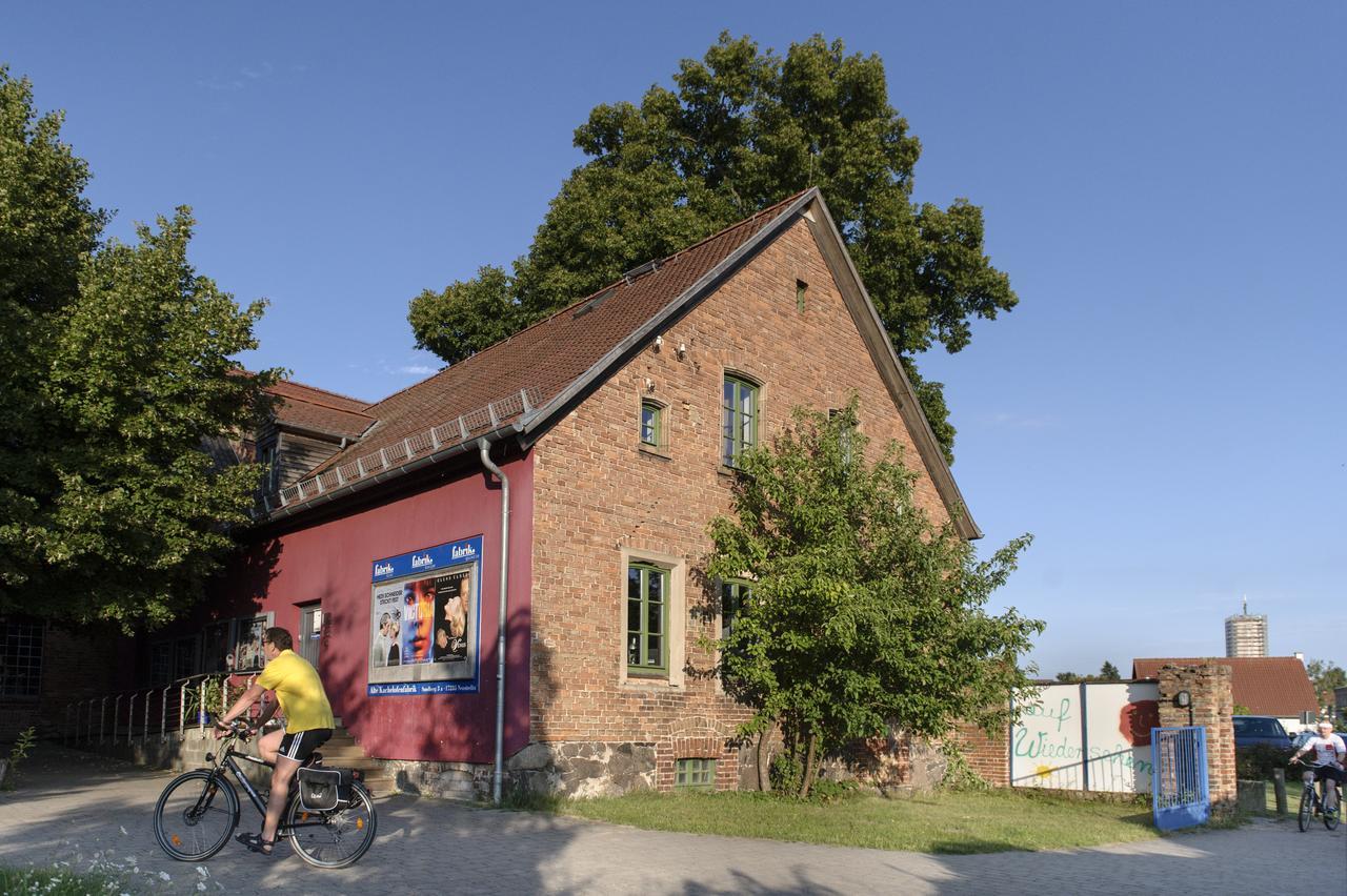 Basiskulturfabrik Oeko-Hotel Neustrelitz Exterior photo