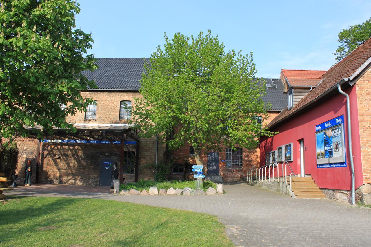 Basiskulturfabrik Oeko-Hotel Neustrelitz Exterior photo